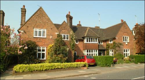 099-101 Hampstead Way